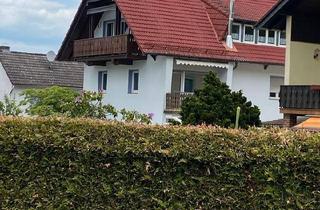 Wohnung kaufen in 63607 Wächtersbach, Wächtersbach - Gepflegte 3-Zimmer-DG-Wohnung mit Balkon, Stellplatz, Kellerraum