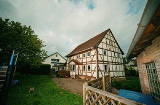Haus kaufen in 37136 Ebergötzen, Ebergötzen - Fachwerkhaus mit Nebengebäude und großem Grundstück