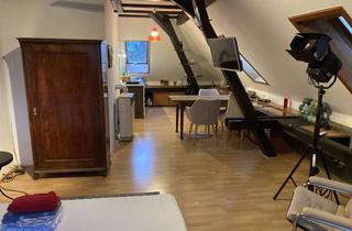 Wohnung mieten in Ludwig-Eckert-Strasse, 93049 Westenviertel, Stilvolles, möbliertes 1-Zimmer-Dachgeschossappartement mit EBK in Regensburg
