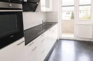 Wohnung mieten in Weserstraße 55, 45136 Bergerhausen, Renovierte 2 Z. Wohnung mit EBK, Balkon & Tageslichtbad