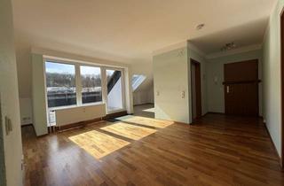 Wohnung mieten in 61440 Oberursel, Helle drei Zimmer Dachgeschosswohnung mit Balkon in Oberursel/Nord