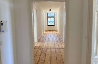 Wohnung mieten in 41334 Nettetal, Frisch sanierte 4-Zimmer-Wohnung im gepflegten Herrenhaus von 1880