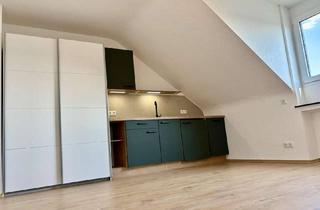 Wohnung mieten in Heidestraße 172, 51147 Wahnheide, Ruhiges Rückzugs-Apartment im Dachgeschoss - frisch saniert & stilvoll eingerichtet