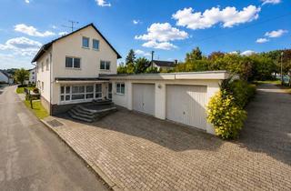 Haus kaufen in 78269 Volkertshausen, *VERKAUFT* Bezugsfreies 3-Familienhaus mit 6 Garagen auf großem Grundstück in Volkertshausen