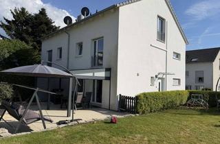 Doppelhaushälfte kaufen in 76534 Neuweier, Moderne Doppelhaushälfte mit PV- und Klimaanlage & zwei Terrassen in Baden-Baden-Neuweier