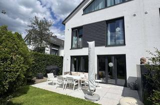 Haus kaufen in 82049 Pullach, Moderne und neuwertige Architektenhaushälfte mit Sauna, Garten und 5 Zimmern mit Premium-Ausstattung