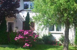 Wohnung mieten in Sandweg 1, 33818 Leopoldshöhe, 2ZKB Dachgeschosswohnung 54m² Dreifamilienh., Keller, Sitzecke Draußen.