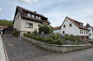 Haus kaufen in 37181 Hardegsen, Hardegsen - Zweifamilienhaus mit sehr viel Platz und Doppelgarage