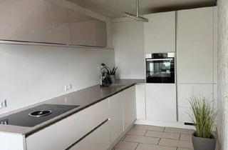 Wohnung kaufen in 72793 Pfullingen, Pfullingen - 3-Zimmer Wohnung mit Blick auf Achalm