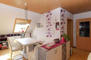 Wohnung kaufen in 36110 Schlitz, Gemütliche Dachgeschosswohnung mit Balkon in ruhiger Lage von Schlitz-Niederstoll