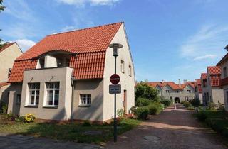 Wohnung kaufen in Germanenstraße 82 A, 12524 Altglienicke, "Preussensiedlung": Charmantes Häuschen mit sonniger Terrasse und Privatgarten (vermietet)
