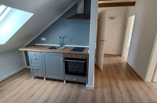 Wohnung mieten in Willstraße, 90429 Nürnberg, Helle, renovierte 2-Zimmer-Dachgeschosswohnung in zentraler Lage