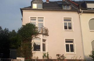 Wohnung mieten in 60435 Preungesheim, 3-Zimmer-Wohnung im Stilaltbau mit Balkon und Freisitz in schöner Straße