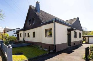Doppelhaushälfte kaufen in 51429 Bergisch Gladbach, Bensberg: Weitläufiges Grundstück mit gemütlicher Doppelhaushälfte sucht neue Bewohner!