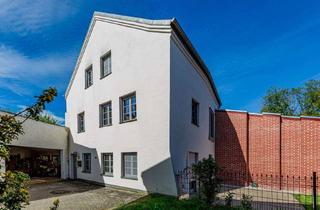 Haus kaufen in 84453 Mühldorf, Vermietet und unter Ensembleschutz: Exklusives Stadthaus mit großzügigem Grundstück in Mühldorf