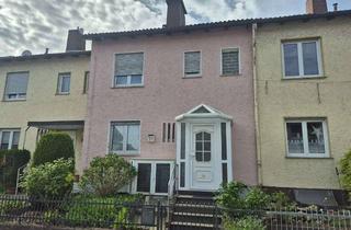Haus kaufen in 63477 Maintal, Reihenmittelhaus mit Terrasse, Balkon und viel Gestaltungspotenzial in Maintal-Bischofsheim