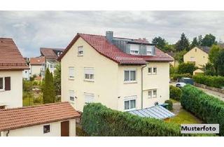 Anlageobjekt in Hermann-Löns-Straße XXX, 65719 Hofheim am Taunus, Fünffamilienhaus, 2 Garagen, 3 Stellplätze + Kapitalanlage +