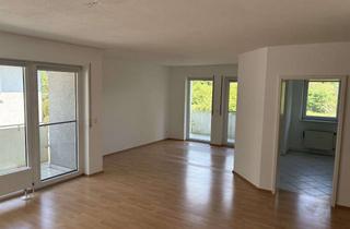 Wohnung kaufen in Langstraße 16, 63526 Erlensee, Schöne Drei-Zimmer-Wohnung mit zwei Balkonen mit Blick ins Grüne in Erlensee
