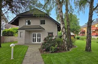 Villa kaufen in 53721 Siegburg, Siegburg-Deichhaus: Seltene Gelegenheit – Charmante Stadtvilla mit großem Grundstück & Garage