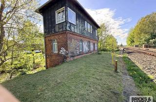 Haus kaufen in 25813 Husum, Ehemaliges Stellwerk, Wohnen für Liebhaber