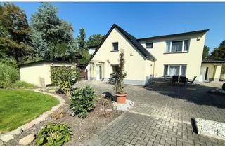 Haus kaufen in Teslastrasse, 04349 Leipzig, Großes Haus für 2 Familien, Pool, Wintergarten, Stellplätze, sehr ruhige Lage