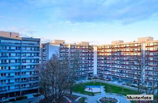 Wohnung kaufen in 70437 Stuttgart, Komfortable 2-Zimmer-Wohnung mit Balkon und viel Platz