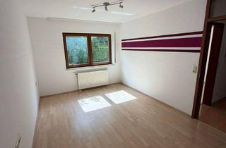 Wohnung kaufen in Am Lenzenrain 31, 72202 Nagold, 3 Zi.-Whg. mit Balkon, Garten & Garage – ruhige Lage in Iselshausen