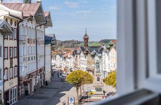 Wohnung kaufen in Marktstraße 63, 83646 Bad Tölz, „Die63“ – eine Hommage an die Tölzer Baukultur. Kernsanierte Altbau-Stadtwohnung in der Marktstraße