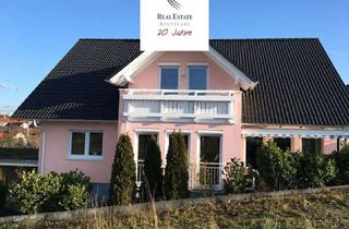 Wohnung kaufen in Dornröschenweg, 71144 Steinenbronn, Charmantes Haus mit Wohnbereichen im Erd- und Obergeschoss