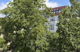 Wohnung kaufen in Sophie-Charlotten-Straße, 14059 Charlottenburg, Charmante Altbauetagenwohnung mit Aufzug und großem Potenzial zur individuellen Grundrissgestaltung