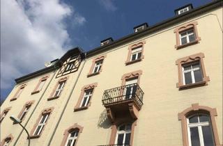 Wohnung mieten in 67063 Ludwigshafen, Großzügige 2-Zimmer-Altbauwohnung mit Balkon in denkmalgeschütztem Mehrfamilienhaus