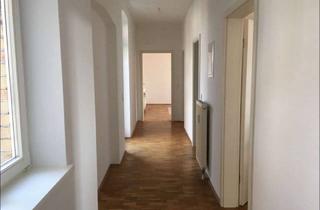 Wohnung mieten in 67063 Ludwigshafen, Großzügige 2-Zimmer-Altbauwohnung mit Balkon in denkmalgeschütztem Mehrfamilienhaus