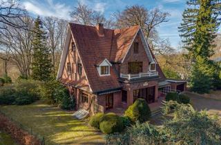 Villa kaufen in 22395 Sasel, Herrschaftliche Rotklinker-Villa auf einzigartigem Grundstück direkt am Alsterlauf