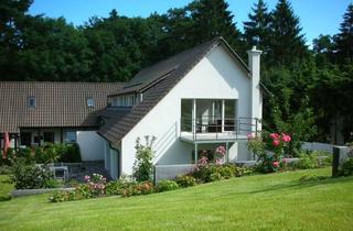 Haus kaufen in 24321 Hohwacht, Hohwacht/Ostsee: Besondere Wohnimmobilie am Kiefernwäldchen nur 300 m vom Meer entfernt.