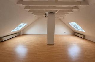 Wohnung mieten in Fröbelstraße 2a, 52134 Herzogenrath, Charmantes Dachgeschoss-Studio mit perfekter Anbindung nach Aachen