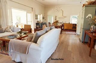 Wohnung kaufen in 46485 Wesel, Stilvolle Altbauwohnung: 3 Zimmer, Balkon, TG-Stellplatz