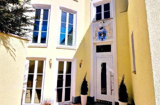 Villa kaufen in 86316 Friedberg, Friedberg - ARCHITEKTENVILLA *** POOL *** AUSSICHT*** BIS ZU 3 WOHNEINHEITEN