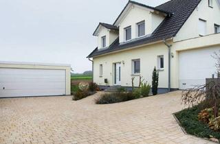 Einfamilienhaus kaufen in 91336 Heroldsbach, Heroldsbach - Stilvolles Wohnen auf höchstem Niveau - EFH mit Galerie & 3 Garagen