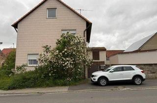 Haus kaufen in 97516 Oberschwarzach, Oberschwarzach - Haus stark reparaturbedürftig