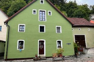 Mehrfamilienhaus kaufen in 93183 Kallmünz, Kallmünz - Mehrfamilienhaus mit Scheune und Garagen