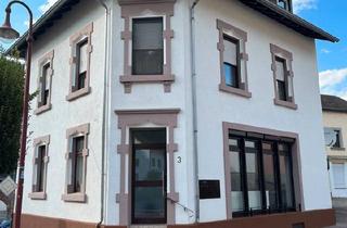 Haus kaufen in 66693 Mettlach, Mettlach - Wohnhaus mit 2 Wohnungen, teil-vermietet
