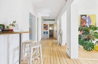 Wohnung kaufen in 65185 Wiesbaden, Wiesbaden - Altbauwohnung mit Wärmepumpe und Terrasse in zentraler Lage zum Veredeln !