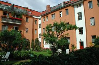 Wohnung kaufen in Auguste-Viktoria-Allee 63, 13403 Reinickendorf, Gepflegte 2-Zimmer-Wohnung mit Einbauküche in einer ordentlichen und grünen Anlage