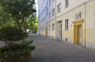 Wohnung kaufen in 13359 Wedding, Charmante Altbauwohnung im Hochparterre mit Gartenblick, unweit dem Bürgerpark ***Balkon***vermietet