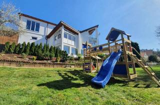 Wohnung mieten in Uhlandstraße 17, 72202 Nagold, Exklusive 4,5 Zimmer-Wohnung (125 m²) mit Balkon, Stauraum & Panoramablick in Nagold-Lemberg
