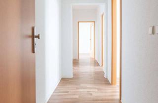 Wohnung mieten in Moskauer Straße 18, 39218 Schönebeck, Einziehen & wohlfühlen! Sanierte 2-Raum-Wohnung mit Dusche und Balkon.