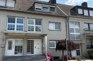 Einfamilienhaus kaufen in 41236 Rheydt, Einfamilienhaus mit Einliegerwohnung, Garage, Balkon und ausgebautem Dachstudio