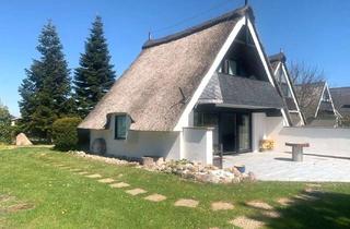 Haus kaufen in Am Hohen Ufer 125, 23775 Großenbrode, Charmantes Reetdachhaus in Ostseenähe