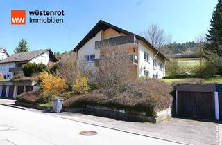 Haus kaufen in 72293 Glatten, Zweifamilienhaus mit Einliegerwohnung und drei Garagen in Glatten in bester Aussichtslage.