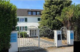 Villa kaufen in 40883 Ratingen, Exclusive Villa mit separater Wohneinheit und parkähnlichem Grundstück in Ratingen-H